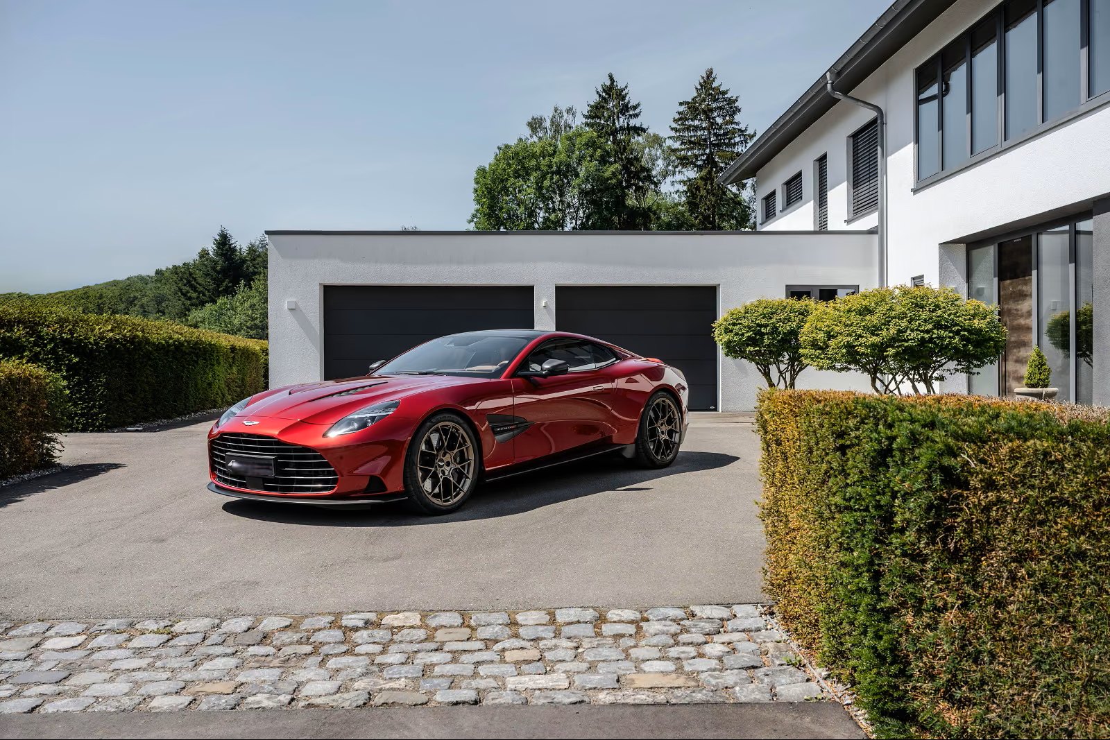 Aston Martin Vanquish 2