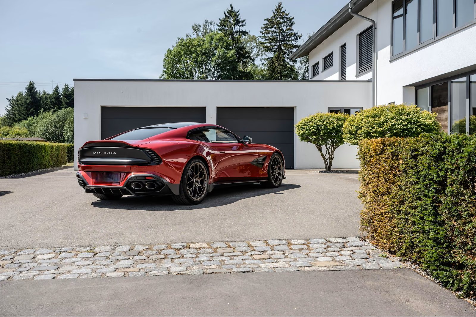 Aston Martin Vanquish 6