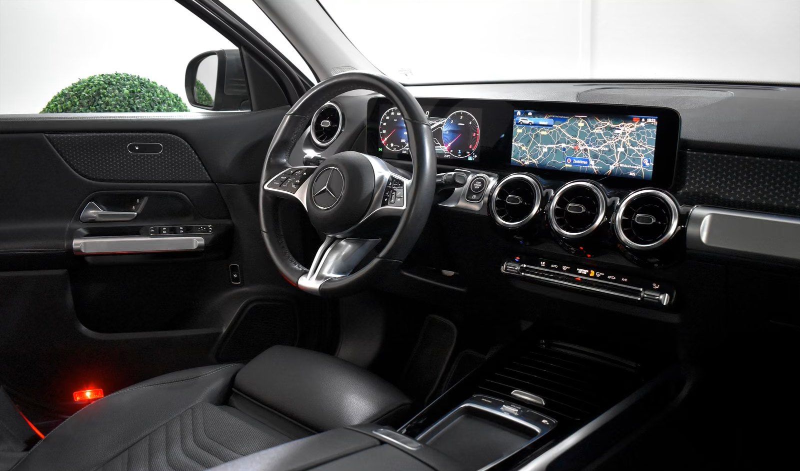 Mercedes-Benz GLB 200 10