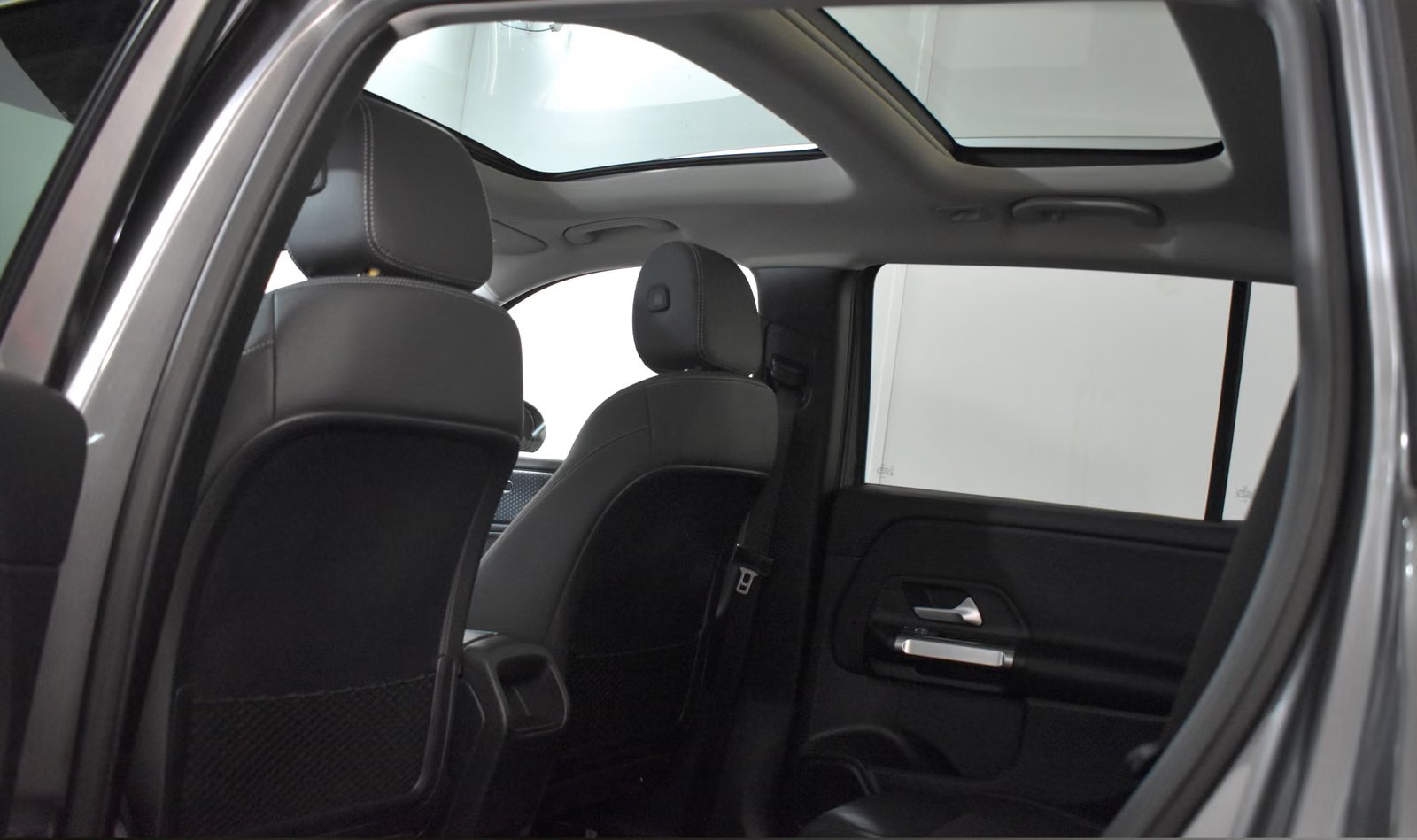 Mercedes-Benz GLB 200 11