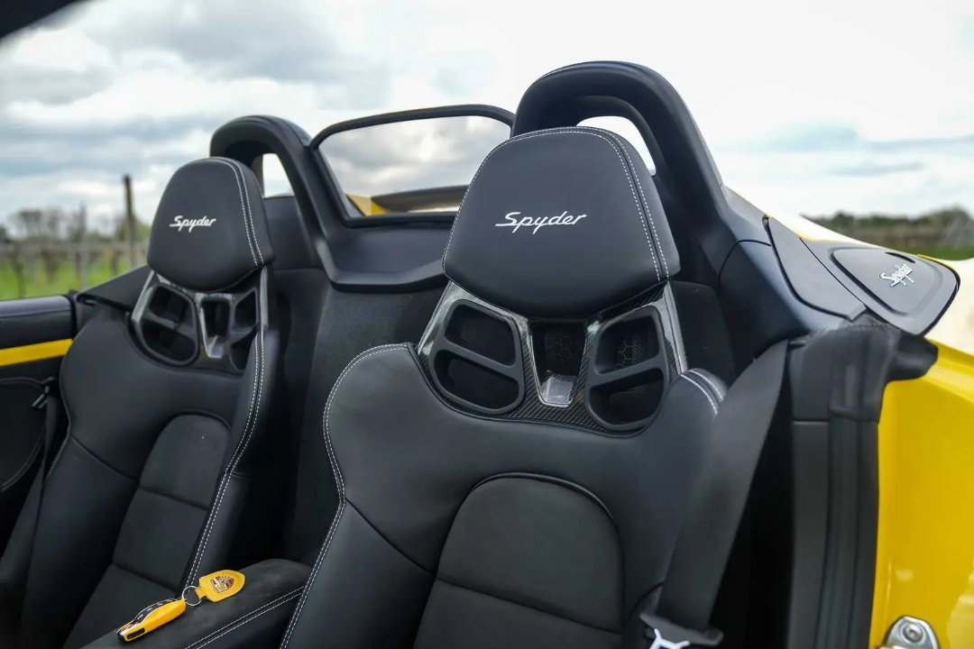 Porsche 718 Boxster Spyder 12
