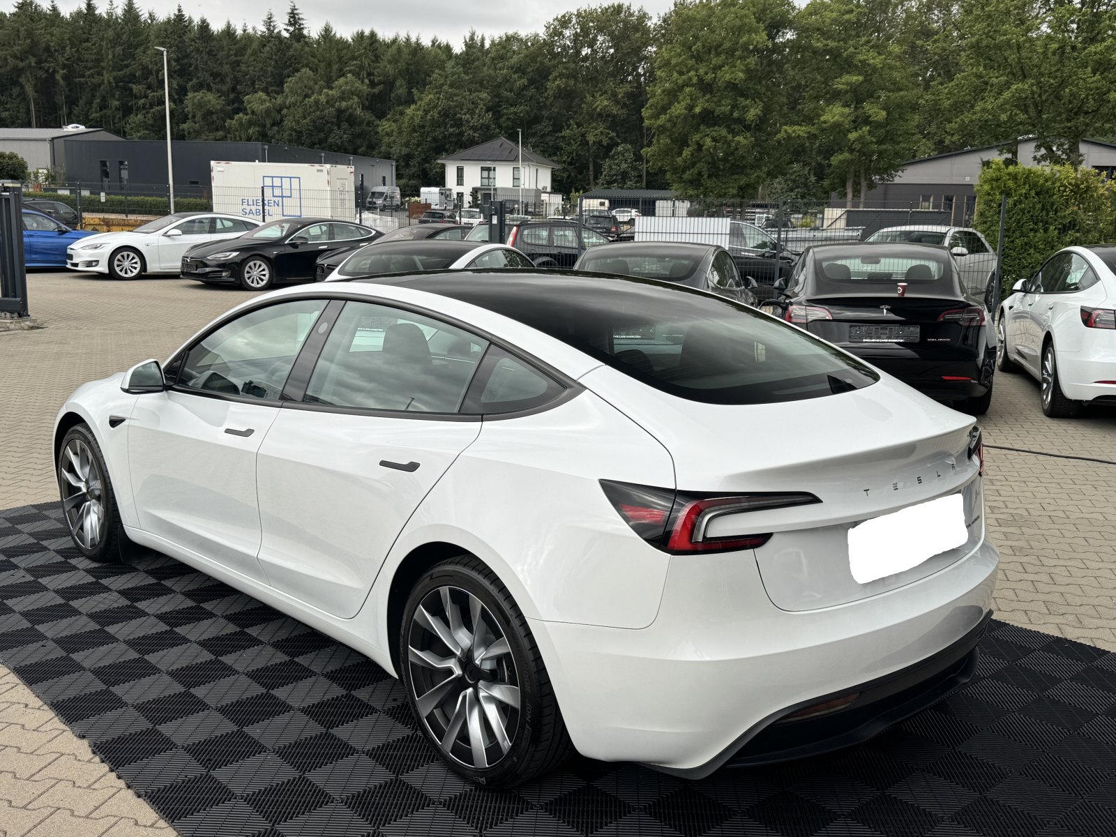 Tesla Model 3 4